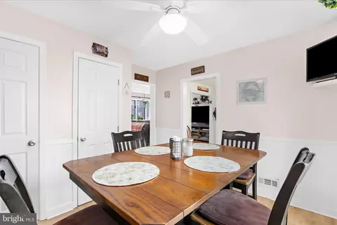 Dining - 7803 Linthicum Rd, Pasadena, MD 21122 photo 3 of 4