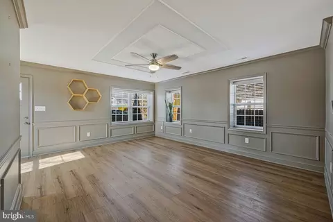 Living - 941 8th St, Pasadena, MD 21122 photo 1 of 1