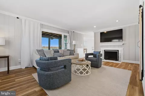 Living - 3476 S River Ter, Edgewater, MD 21037 photo 2 of 2