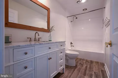 Bath - 3476 S River Ter, Edgewater, MD 21037 photo 3 of 3
