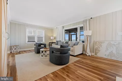 Living - 3476 S River Ter, Edgewater, MD 21037 photo 1 of 2