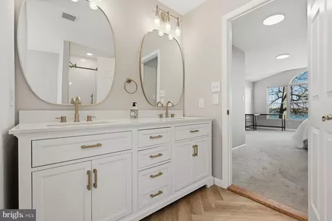 Bath - 3476 S River Ter, Edgewater, MD 21037 photo 2 of 3
