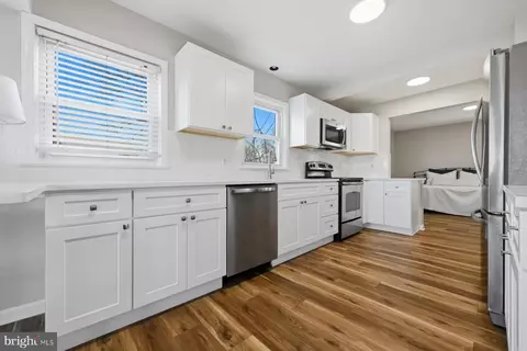 Entry Way - 3476 S River Ter, Edgewater, MD 21037 photo 3 of 6