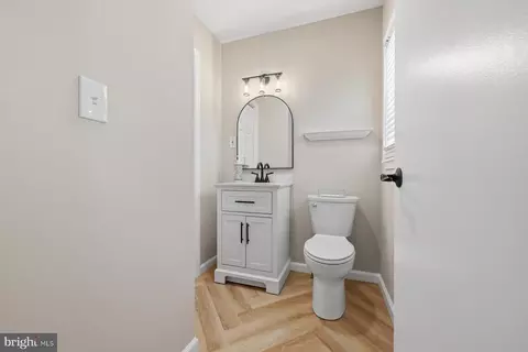 Entry Way - 3476 S River Ter, Edgewater, MD 21037 photo 5 of 6