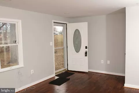 Entry Way - 4785 Mountain Rd, Pasadena, MD 21122 photo 7 of 14