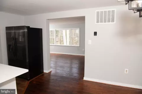 Entry Way - 4785 Mountain Rd, Pasadena, MD 21122 photo 8 of 14