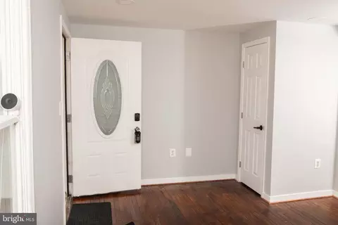 Entry Way - 4785 Mountain Rd, Pasadena, MD 21122 photo 11 of 14