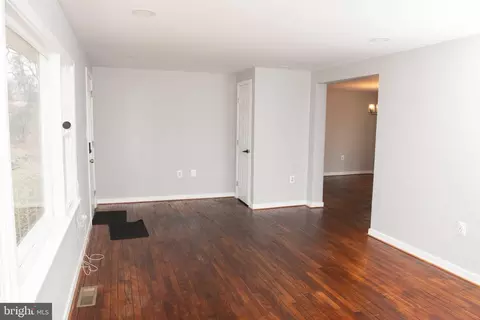 Living - 4785 Mountain Rd, Pasadena, MD 21122 photo 1 of 1