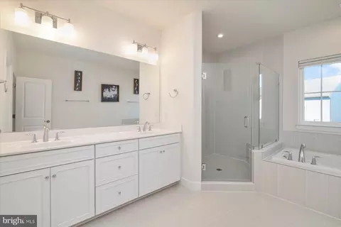 Bath - 2845 Broad Wing Dr, Odenton, MD 21113 photo 4 of 4