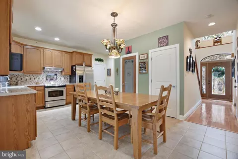 415 Metropolitan Blvd, Pasadena, MD 21122 photo 15