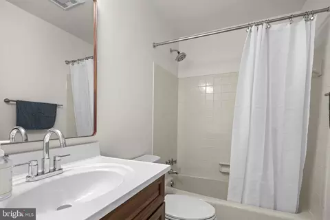 Bath - 1420 Gilbert Rd, Arnold, MD 21012 photo 1 of 1