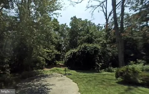 7937 E Riverside Dr, Pasadena, MD 21122