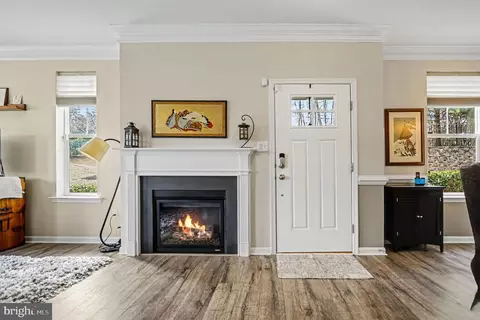 Entry Way - 7915 Charles Ct, Pasadena, MD 21122 photo 1 of 3