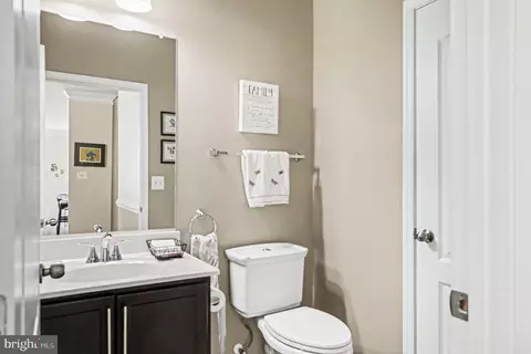 Entry Way - 7915 Charles Ct, Pasadena, MD 21122 photo 2 of 3