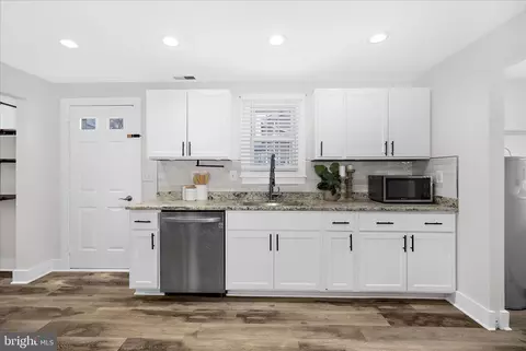 Entry Way - 762 208th St, Pasadena, MD 21122 photo 1 of 4
