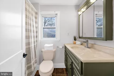 Bath - 762 208th St, Pasadena, MD 21122 photo 1 of 1