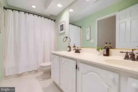 Bath - 2771 Gingerview Ln, Annapolis, MD 21401 photo 3 of 4