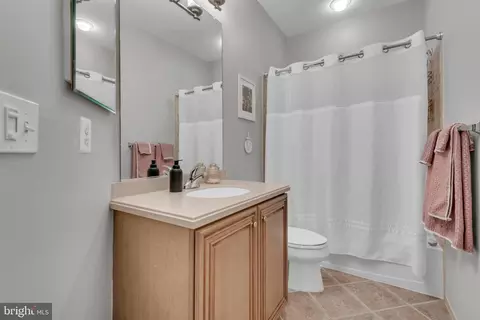 Bath - 706 Pilot House Dr, Annapolis, MD 21401 photo 2 of 4