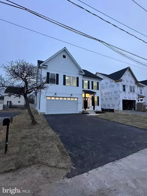 717 207th St, Pasadena, MD 21122