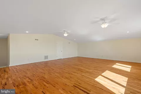 Living - 6065 Melbourne Ave, Deale, MD 20751 photo 7 of 7