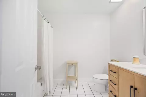 Bath - 6065 Melbourne Ave, Deale, MD 20751 photo 6 of 8