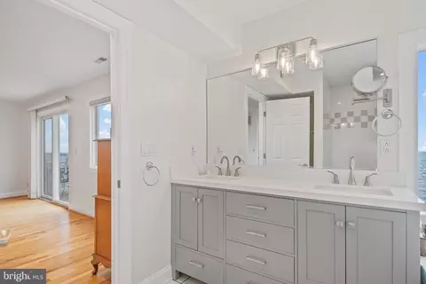 Bath - 6065 Melbourne Ave, Deale, MD 20751 photo 2 of 8