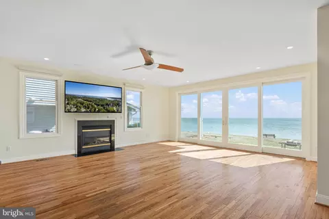 Living - 6065 Melbourne Ave, Deale, MD 20751 photo 2 of 7