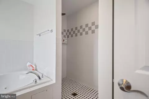 Bath - 6065 Melbourne Ave, Deale, MD 20751 photo 5 of 8