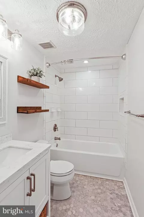 Bath - 654 Willowby Run, Pasadena, MD 21122 photo 2 of 5