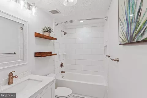Bath - 654 Willowby Run, Pasadena, MD 21122 photo 1 of 5