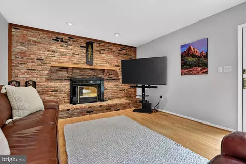 Living - 2908 Johnson Dr, Davidsonville, MD 21035 photo 2 of 2