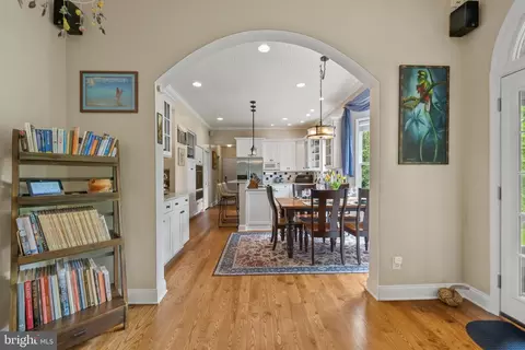 Entry Way - 42 Poplar Point Rd, Edgewater, MD 21037 photo 3 of 6