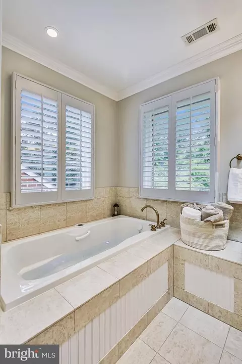 Bath - 42 Poplar Point Rd, Edgewater, MD 21037 photo 4 of 6
