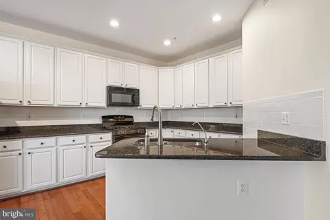 Kitchen - 70 Two Rivers Dr, Edgewater, MD 21037 photo 3 of 4
