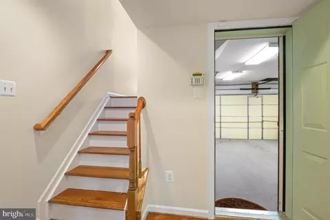 Entry Way - 70 Two Rivers Dr, Edgewater, MD 21037 photo 4 of 6