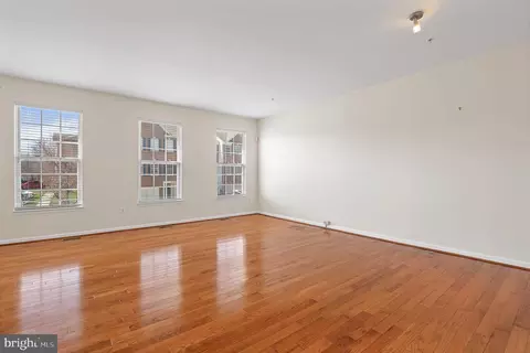 Living - 70 Two Rivers Dr, Edgewater, MD 21037 photo 5 of 14