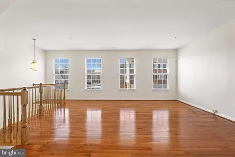 Living - 70 Two Rivers Dr, Edgewater, MD 21037 photo 6 of 14