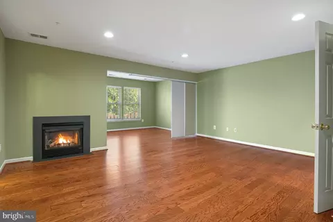 Living - 70 Two Rivers Dr, Edgewater, MD 21037 photo 2 of 14