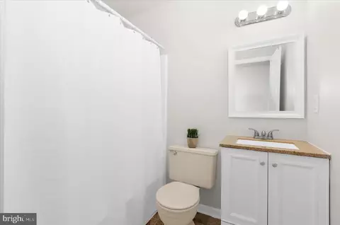 Bath - 554 Melissa Ct, Arnold, MD 21012 photo 2 of 2