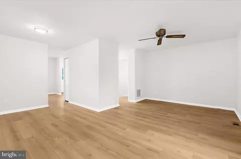 Living - 554 Melissa Ct, Arnold, MD 21012 photo 3 of 6