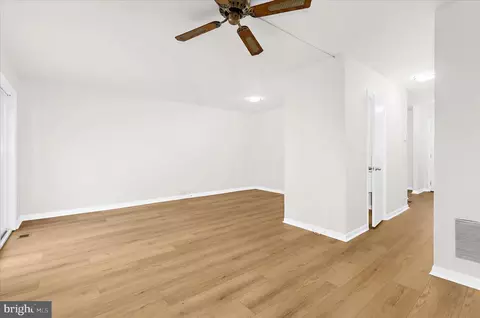 Living - 554 Melissa Ct, Arnold, MD 21012 photo 2 of 6