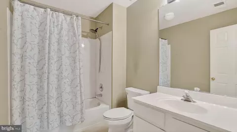 Bath - 2801 Klein Ct, Crofton, MD 21114 photo 3 of 3