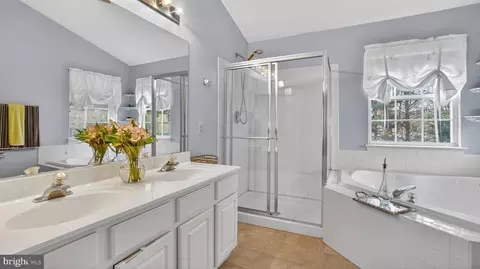 Bath - 2801 Klein Ct, Crofton, MD 21114 photo 2 of 3