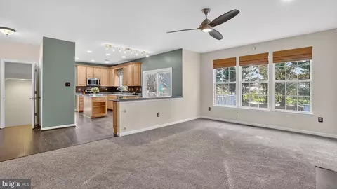 Living - 2801 Klein Ct, Crofton, MD 21114 photo 2 of 4
