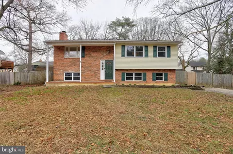 225 Pennsylvania Ave, Pasadena, MD 21122