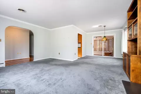Living - 162 Sillery Bay Rd, Pasadena, MD 21122 photo 3 of 6