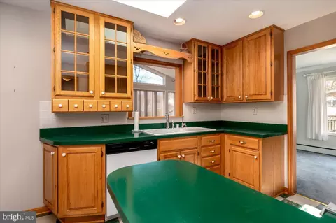 Kitchen - 162 Sillery Bay Rd, Pasadena, MD 21122 photo 3 of 3