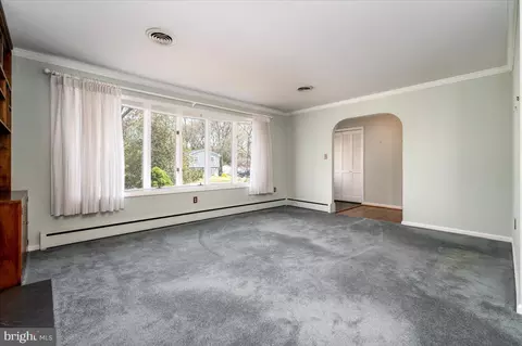 Living - 162 Sillery Bay Rd, Pasadena, MD 21122 photo 2 of 6