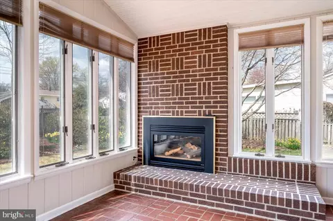 Exterior - 162 Sillery Bay Rd, Pasadena, MD 21122 photo 8 of 10