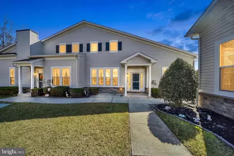 124 Jacobia Dr #B-8, Pasadena, MD 21122